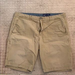 Gap Men’s Shorts - Color Tan